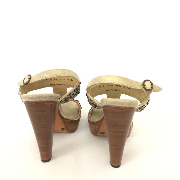 Frye Size 7.5 Joy Studded Bone T-Strap Sandals - Picture 4 of 6